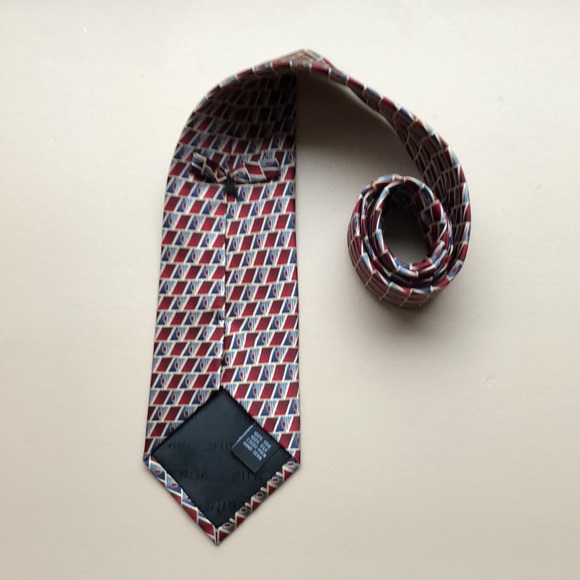 👔 Silk Red & Blue Geometrical Pattern Tie - Picture 4 of 4